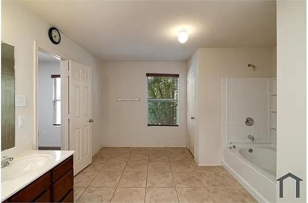 Building Photo - 4900 Meadow Trails Dr