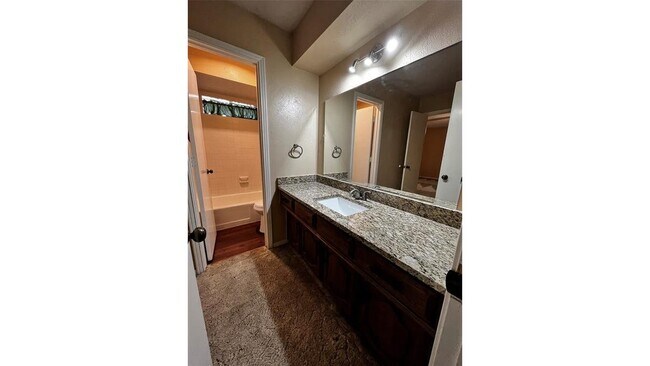Building Photo - 1025 Cloverdale Ln