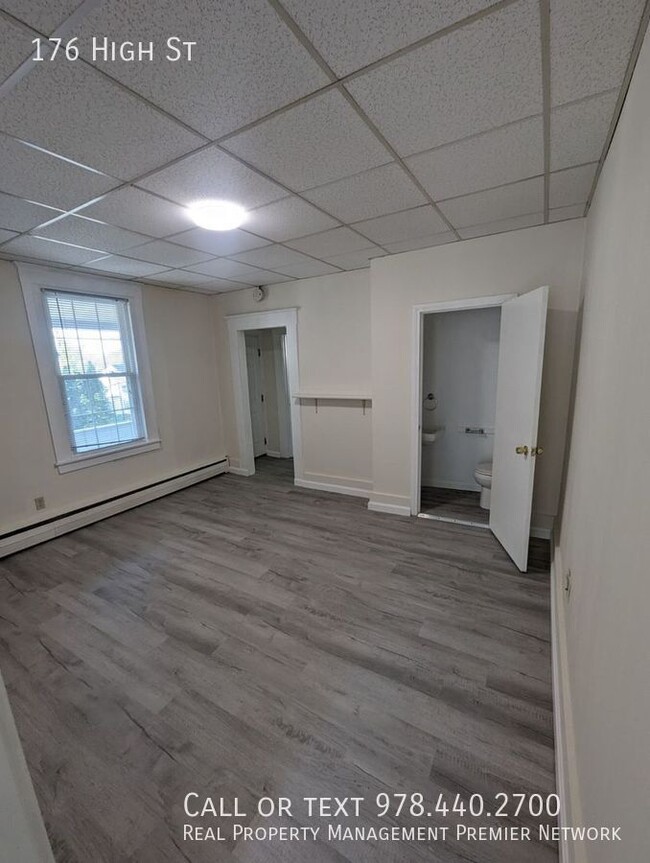 Building Photo - 3 Bedroom Available in Somersworth!