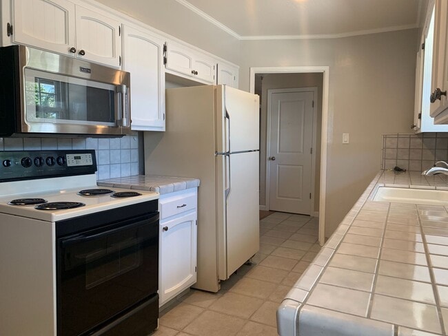 Building Photo - Spacious 3 Bedroom 2 Bath Home in Arden Ar...
