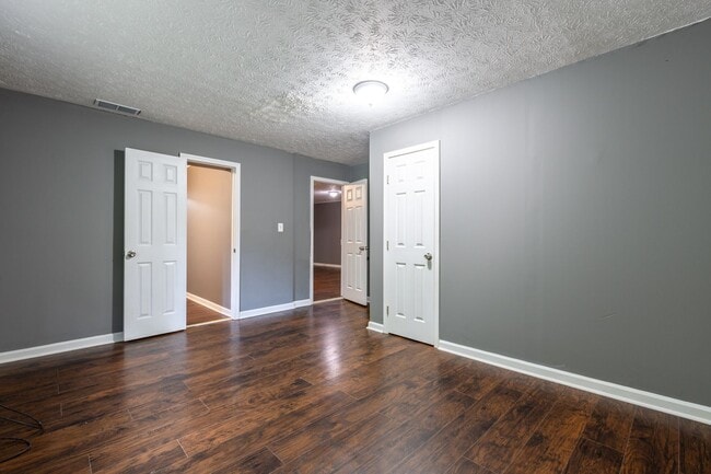 Building Photo - 2502 Rosebud Rd
