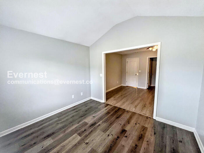 Building Photo - 8616 Thomas Ln