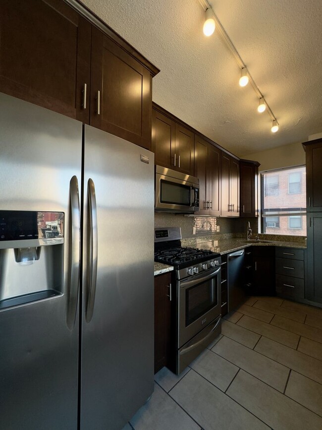 Building Photo - Charming Studio Condo in the Heart of Balt...