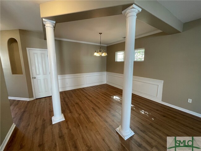 Building Photo - 225 Summer Hill Ct