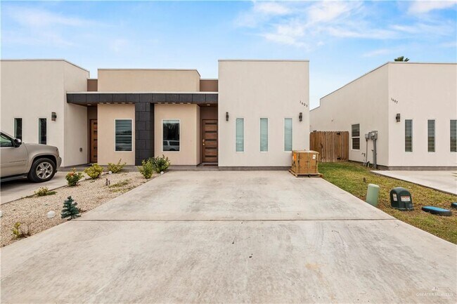 Building Photo - 609 E Interstate Hwy 2