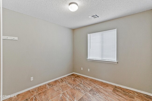 Building Photo - 14336 Desert Sage Dr