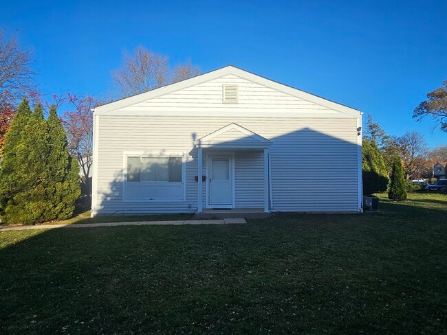 Primary Photo - 811 Cambridge Pl