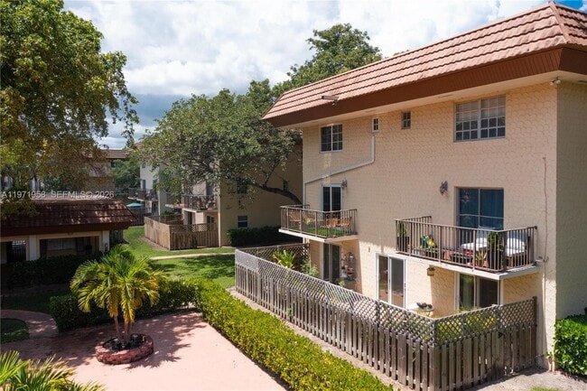 Building Photo - 8650 SW 109th Ave