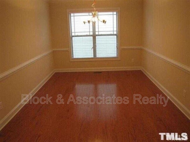 Building Photo - 706 Weavers Ridge Dr