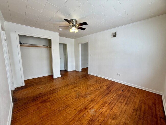 Building Photo - 819 W Emerson St