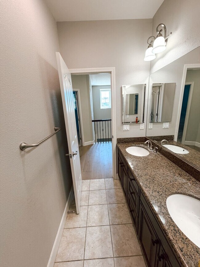 Building Photo - 6238 Murdock Way