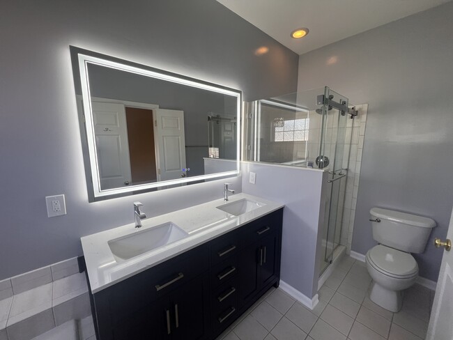 Building Photo - 700 Crooked Creek Dr