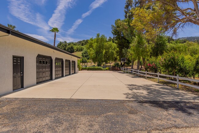 Building Photo - Ojai Horse Ranch