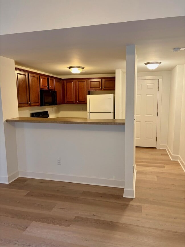 Building Photo - 160 N Mill St