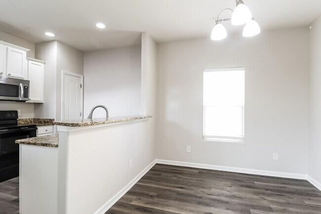 Building Photo - 6300 Paw Village Rd