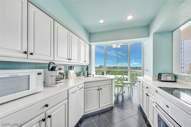 Building Photo - 4255 Gulf Shore Blvd N