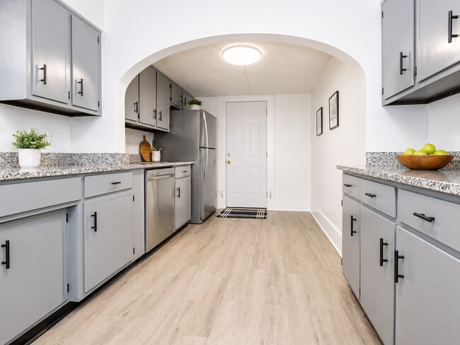 Building Photo - Charming 4BR Bungalow with Finished Basement & Fenced Yard