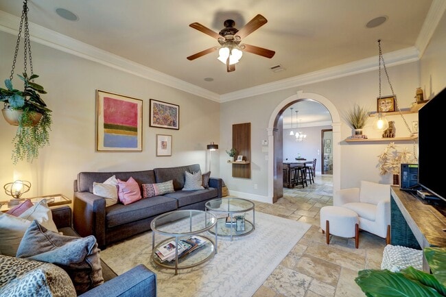 Building Photo - 1302 W 21st St