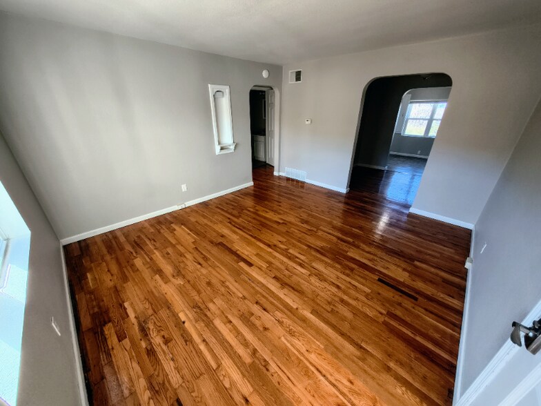 Building Photo - 1114 Madison St