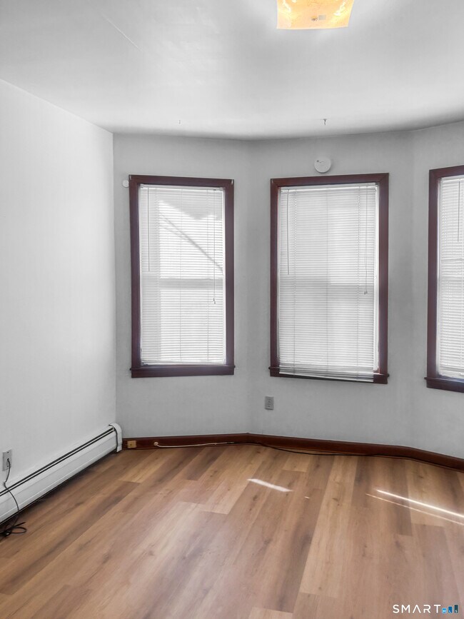 Building Photo - 532 Carroll Ave