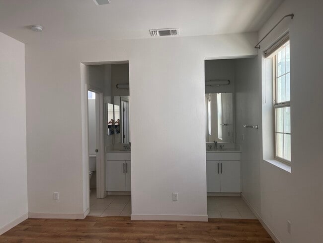 Building Photo - 475 Tailoff Ln