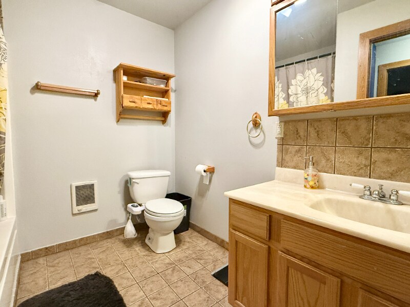 Building Photo - 204 4th St W