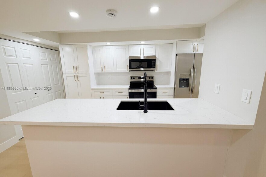 Building Photo - 7887 SW 105th Pl