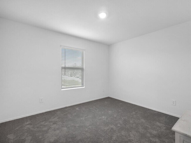 Building Photo - 1202 Silver Fir Ct