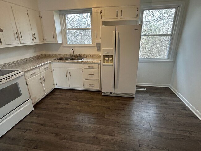 Building Photo - 4758 Trenton Dr