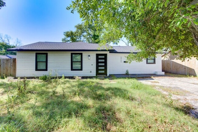 Building Photo - 5906 Hilary St