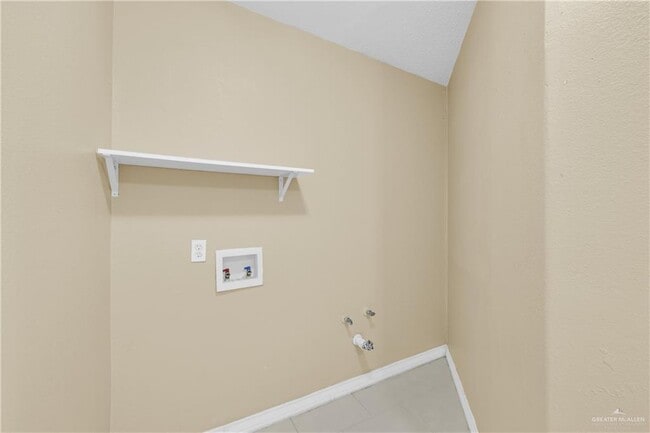 Building Photo - 23 Tulip Cir