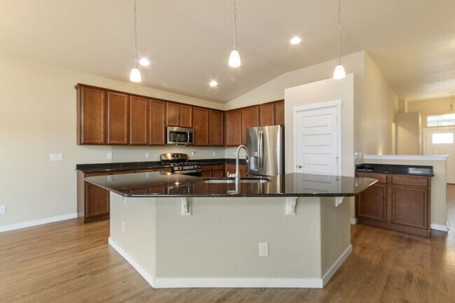 Building Photo - Spacious Modern 5-Bedroom Ranch Home in Hidden Valley Farm