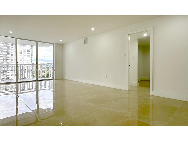 Building Photo - 18071 Biscayne Blvd