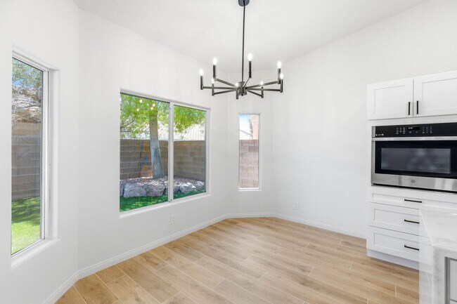 Building Photo - Beautiful Remodeled Single-Story Home W/ Pool in Southern Highlands