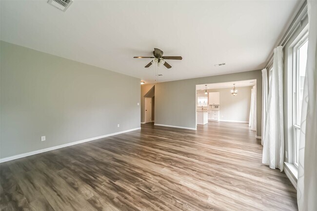 Building Photo - 6219 Summerville Ln