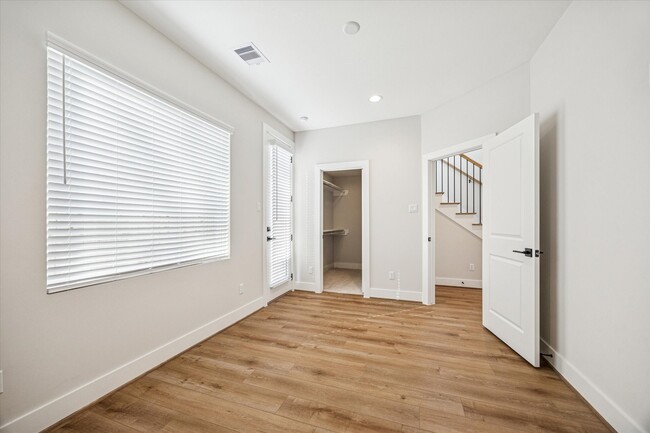 Building Photo - 520 Janisch Rd