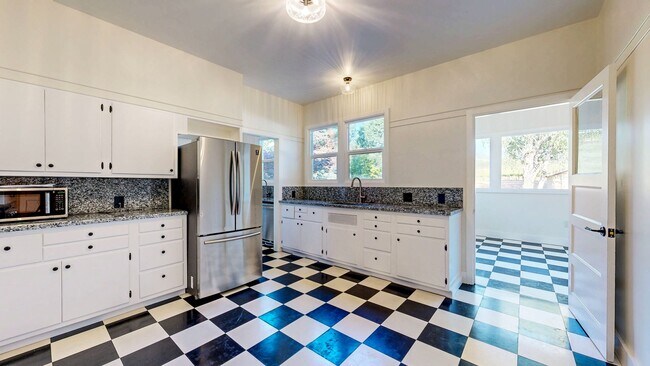 Building Photo - Experience true Wine Country Luxury living...