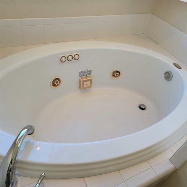 Building Photo - 7111 Harmony Cove
