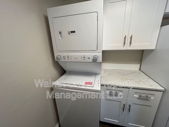 Building Photo - 5520 Beavercrest Dr