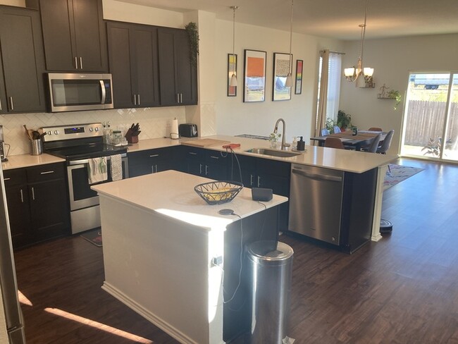 Building Photo - Charming 4 beds 2.5 baths in Pflugerville