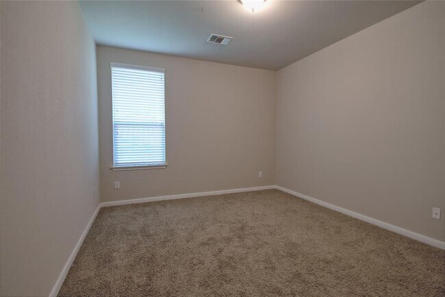 Building Photo - 504 Hummingbird Ln