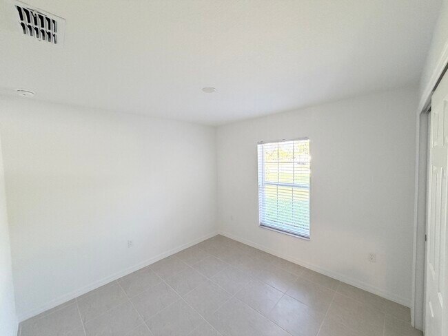 Building Photo - 2 Whee Pl