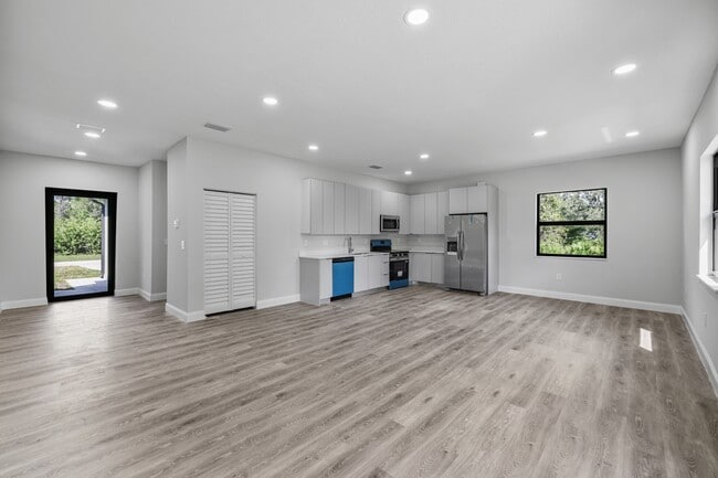 Building Photo - 1134 Sunrise Blvd