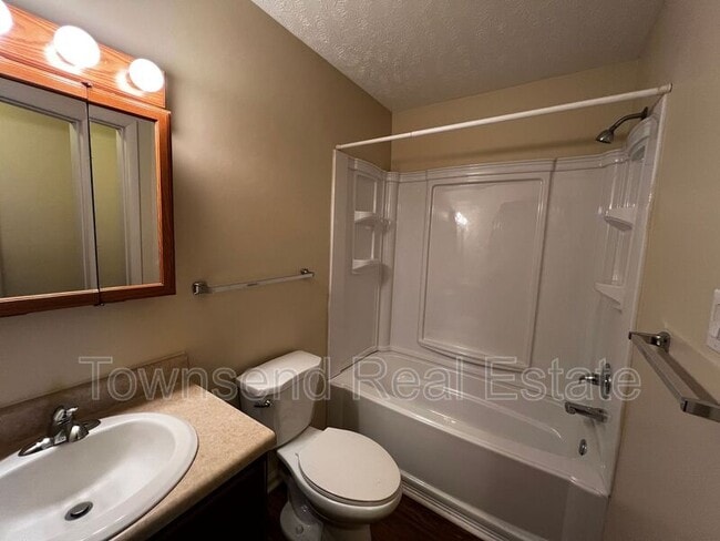 Building Photo - 2716 Helaman Ct