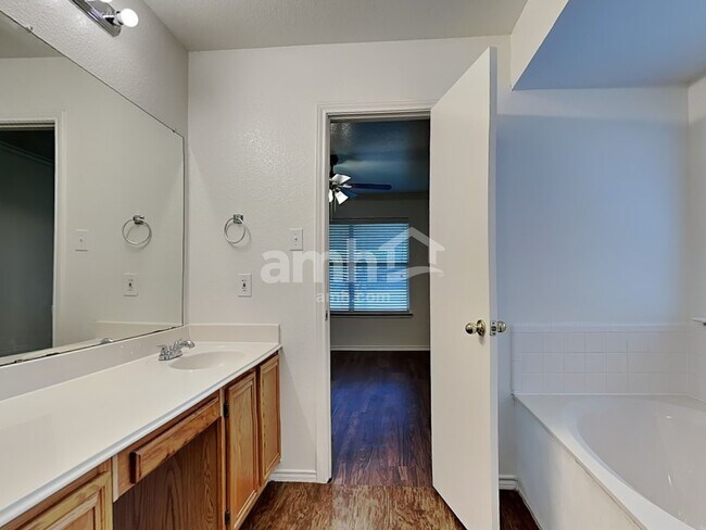 Building Photo - 3806 Evinrude Dr