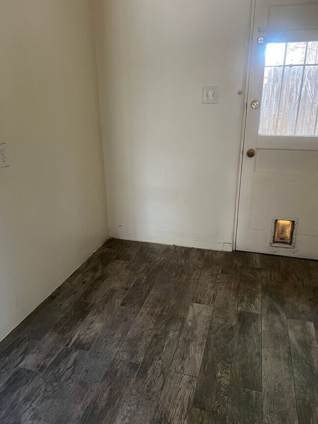 Building Photo - Unit 1406 1/2