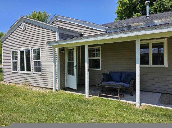 Building Photo - 5230 Spring Grove Ave