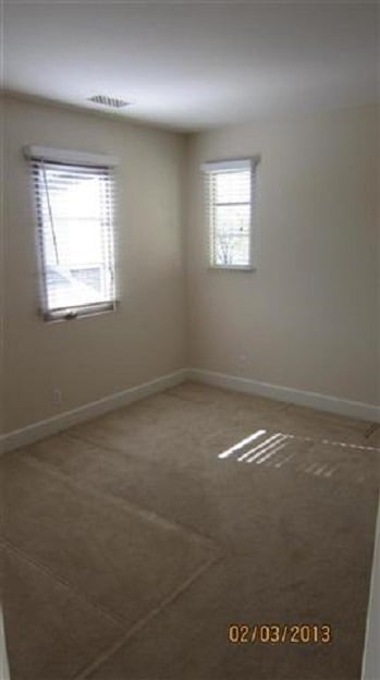 Building Photo - 1416 Dahlia Loop