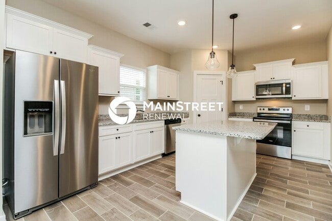 Building Photo - 4 Bedroom Pet-Friendly Home in Murfreesbor...