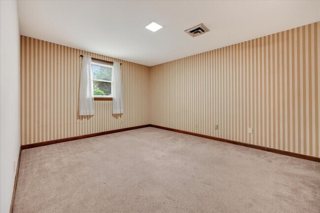 Building Photo - 717 Goodpasture Terrace